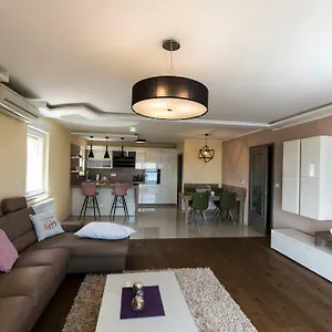 Apartment Sandra With Free Private Parking